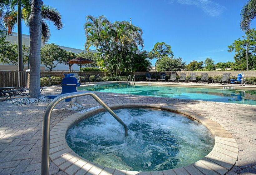 فندق Hilton Garden Inn Ft Myers
