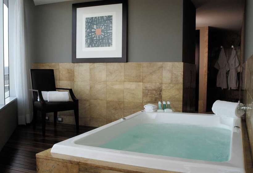 هتل Hilton Mexico City Reforma