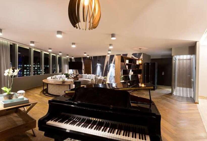 هتل Hilton Mexico City Reforma