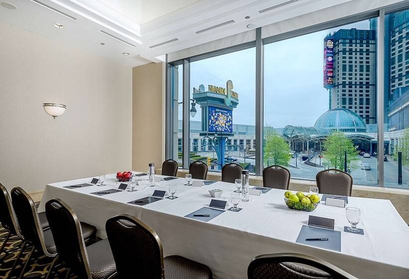 Hilton Niagara Falls/fallsview Hotel & Suites