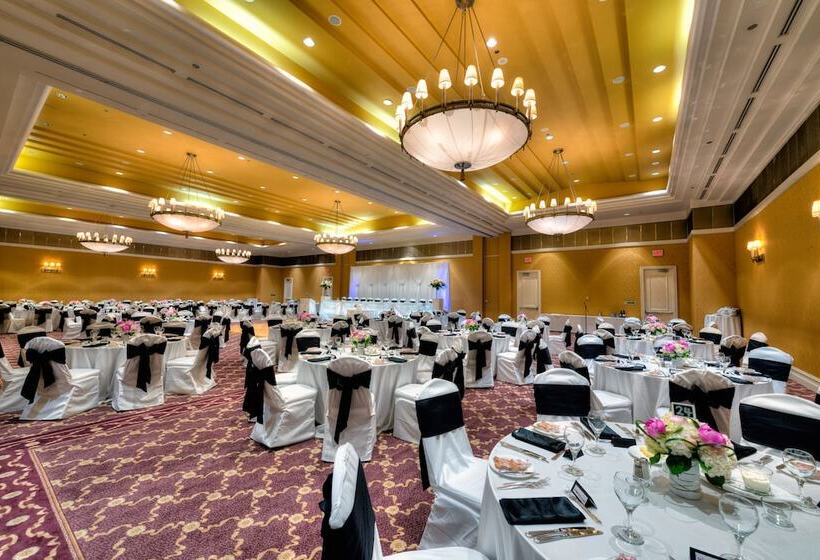 Hilton Niagara Falls/fallsview Hotel & Suites