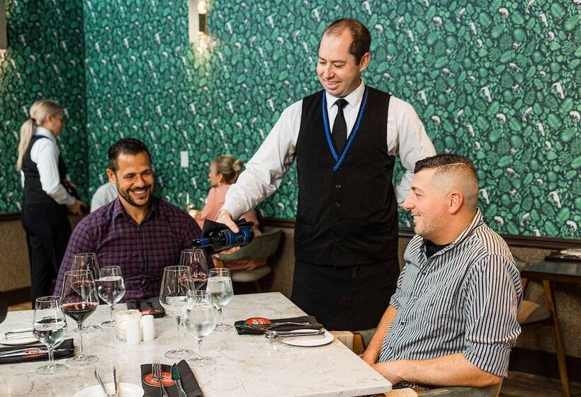 Hilton Niagara Falls/fallsview Hotel & Suites