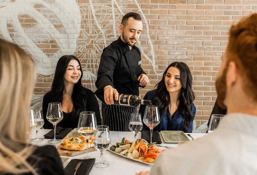 Hilton Niagara Falls/fallsview Hotel & Suites