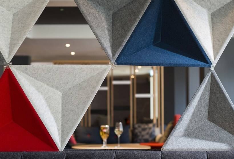 Отель Holiday Inn Express Edinburgh   Leith Waterfront, An Ihg