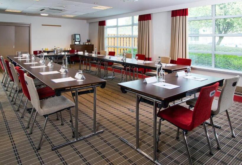 Отель Holiday Inn Express Glasgow Airport, An Ihg