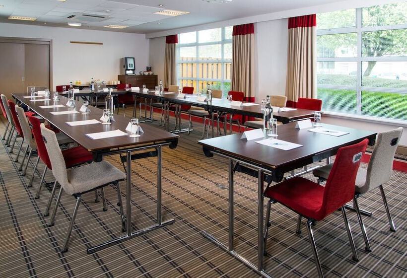 Отель Holiday Inn Express Glasgow Airport, An Ihg