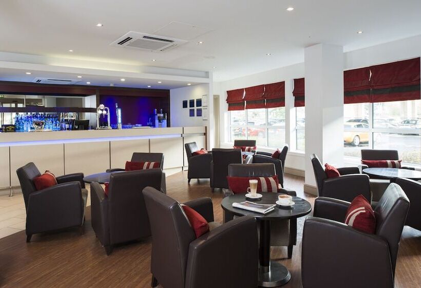 Отель Holiday Inn Express Glasgow Airport, An Ihg