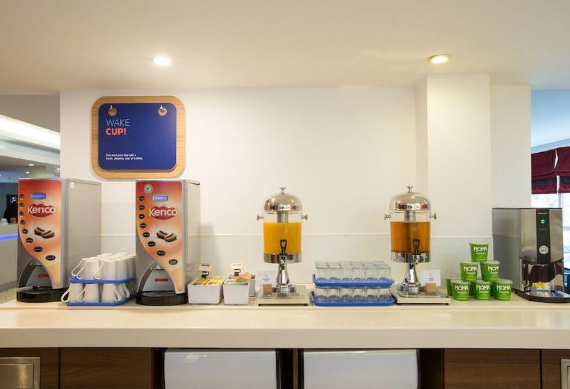 Отель Holiday Inn Express Glasgow Airport, An Ihg