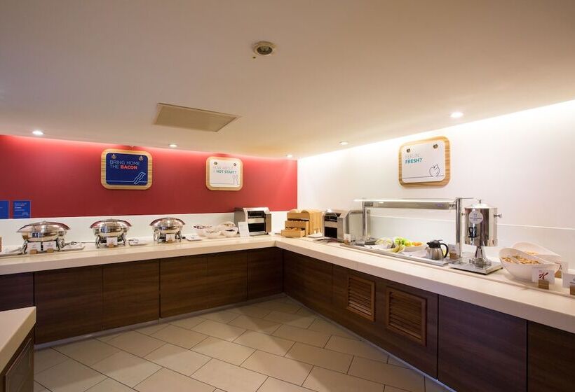 Отель Holiday Inn Express Glasgow Airport, An Ihg