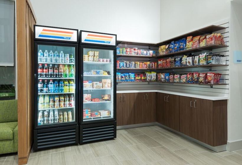 فندق Holiday Inn Express & Suites   Nearest Universal Orlando, An Ihg