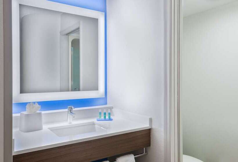 فندق Holiday Inn Express & Suites   Nearest Universal Orlando, An Ihg
