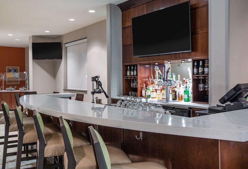 فندق Holiday Inn   Gulfport Airport, An Ihg