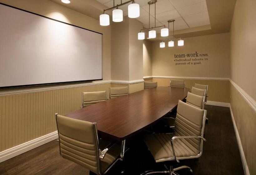 فندق Cirque St. Armands Beachside