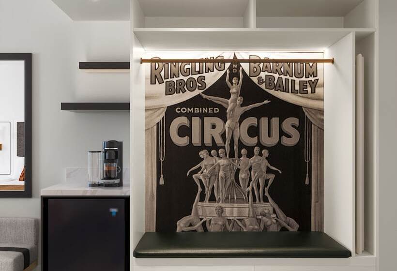 فندق Cirque St. Armands Beachside