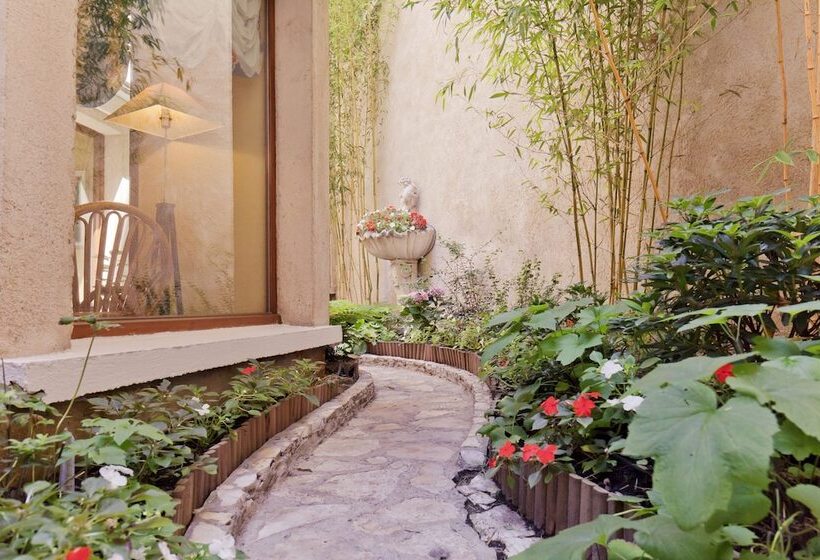 ホテル Hôtel Beaubourg