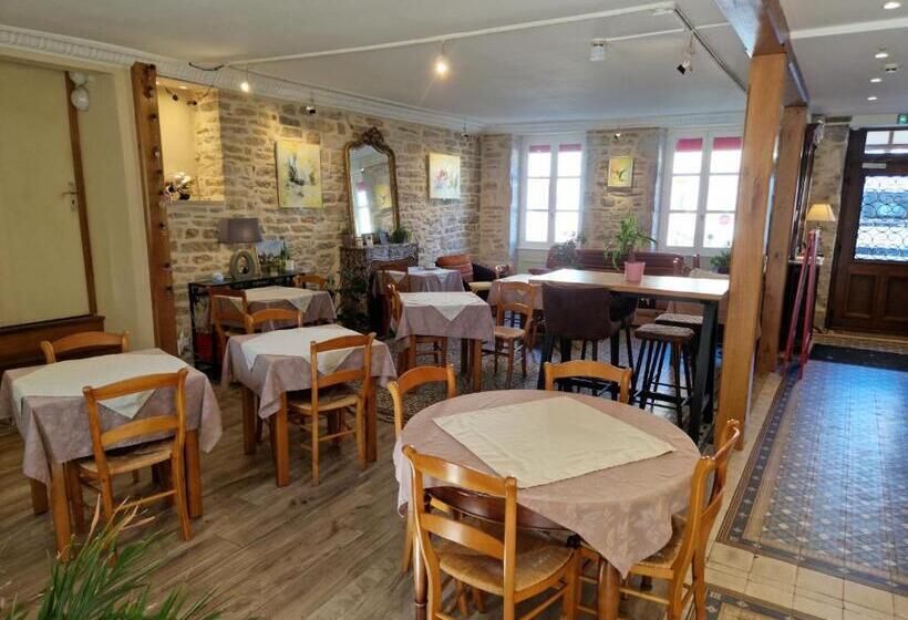 Отель Hôtel De La Ferté