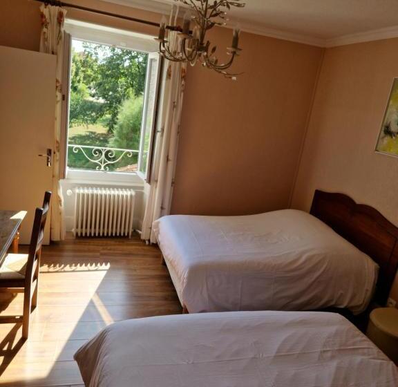 Отель Hôtel De La Ferté