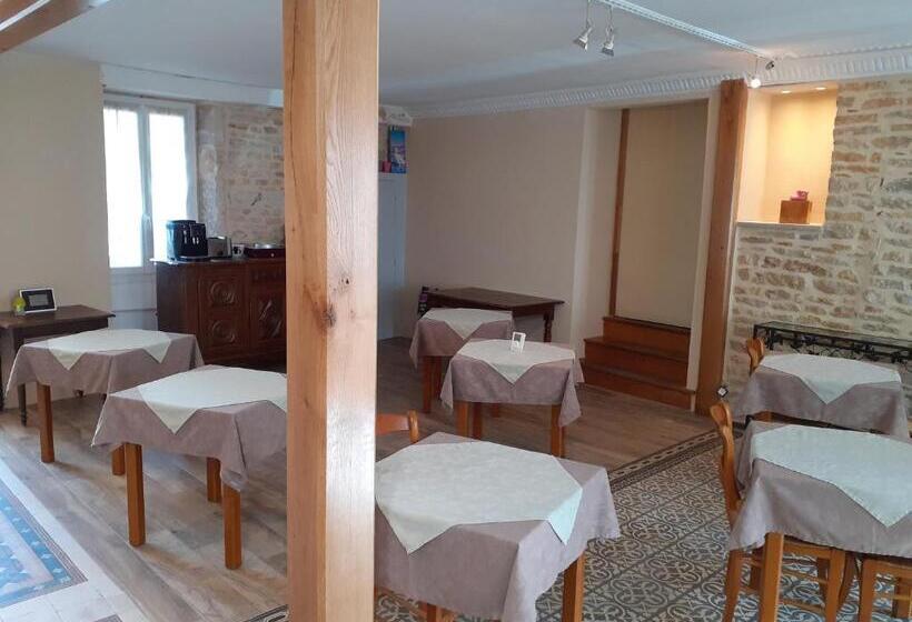 Отель Hôtel De La Ferté