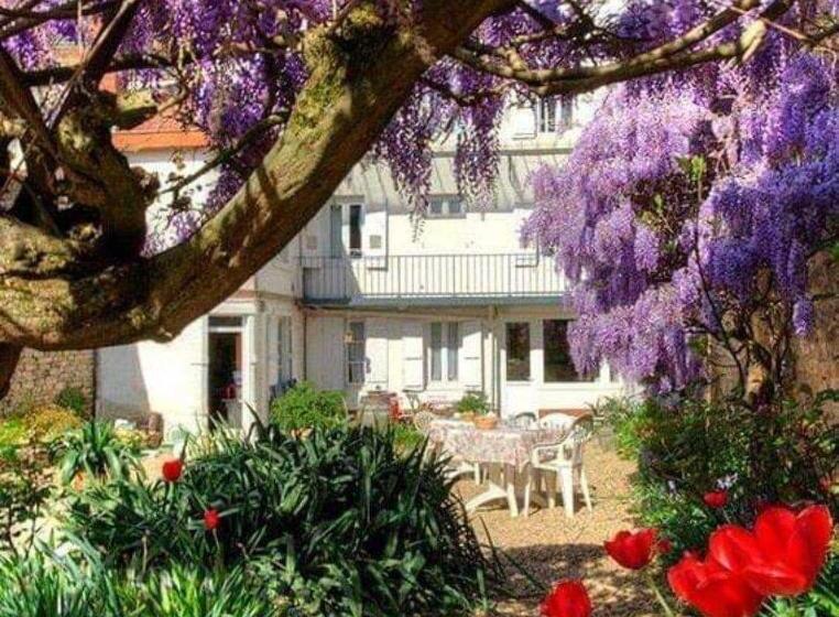 Отель Hôtel De La Ferté