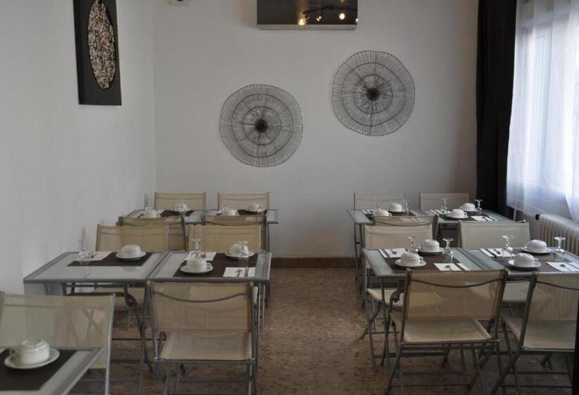 ホテル Hôtel Saint George