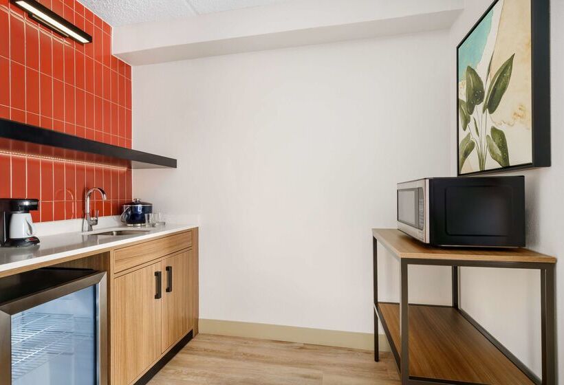 Отель Hyatt Place Across From Universal Orlando Resort