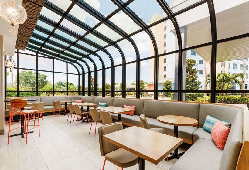 Отель Hyatt Place Across From Universal Orlando Resort