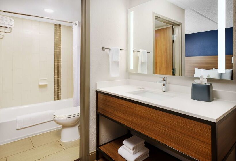 Отель Hyatt Place Across From Universal Orlando Resort