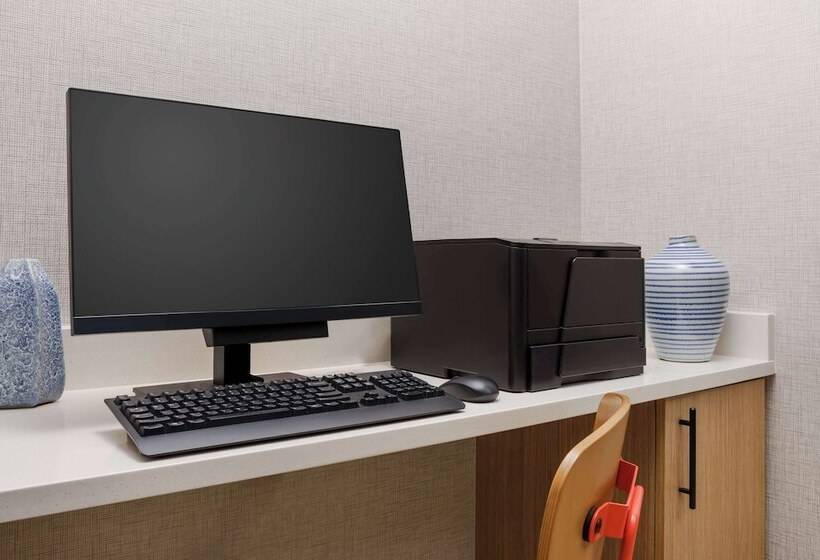 Отель Hyatt Place Across From Universal Orlando Resort