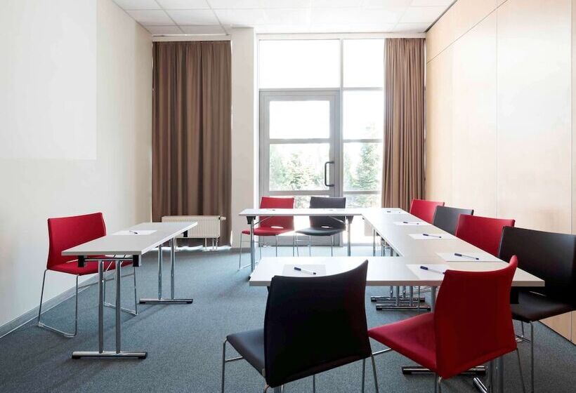 בית מלון כפרי Ibis Poznan Stare Miasto