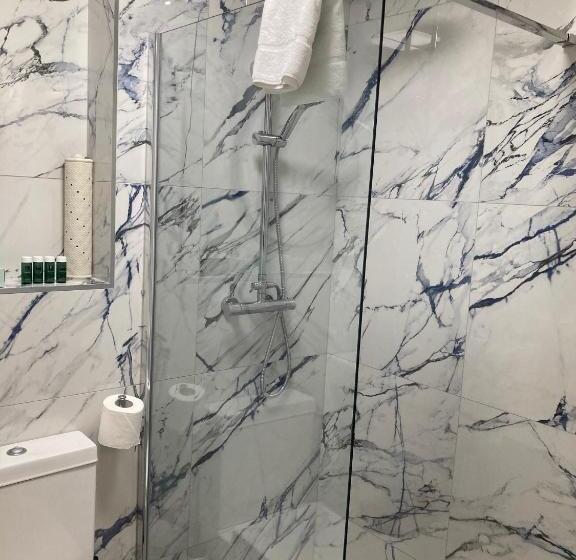 هتل Isaacs Cork City