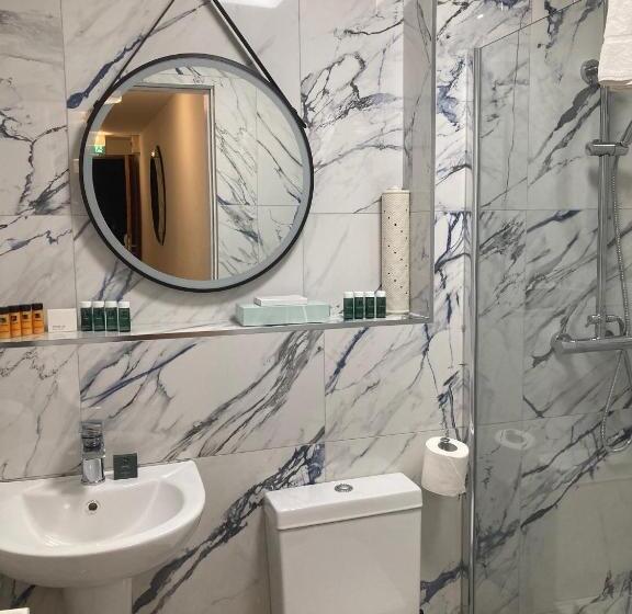 هتل Isaacs Cork City