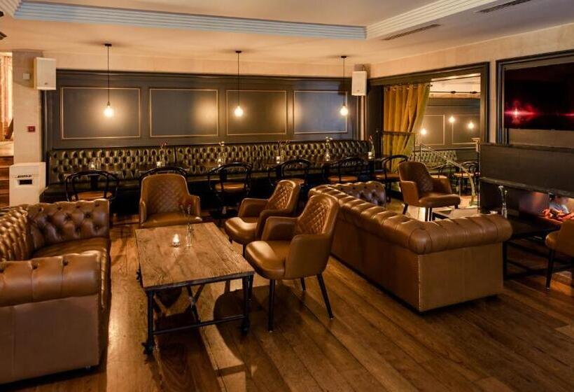 Killarney Plaza Hotel & Spa