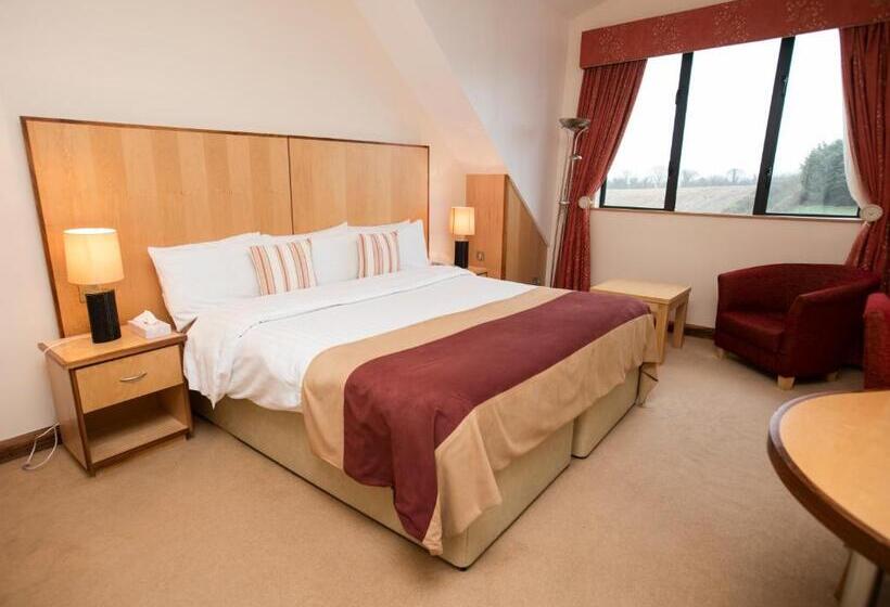 La Mon Hotel & Country Club