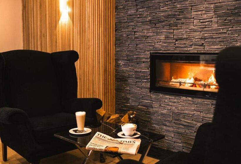 La Mon Hotel & Country Club