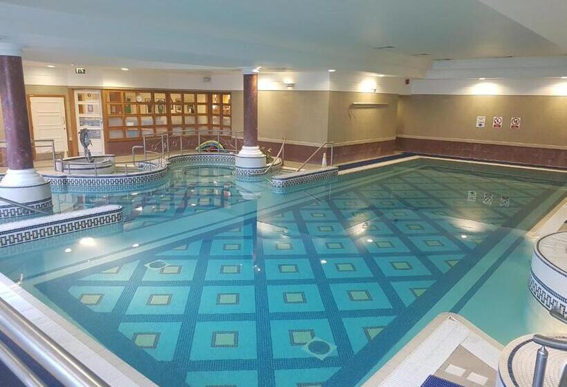 La Mon Hotel & Country Club