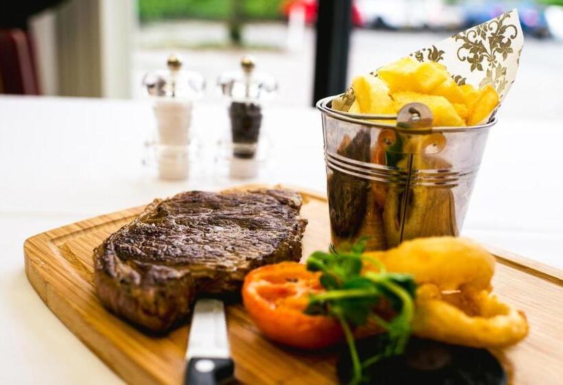 La Mon Hotel & Country Club