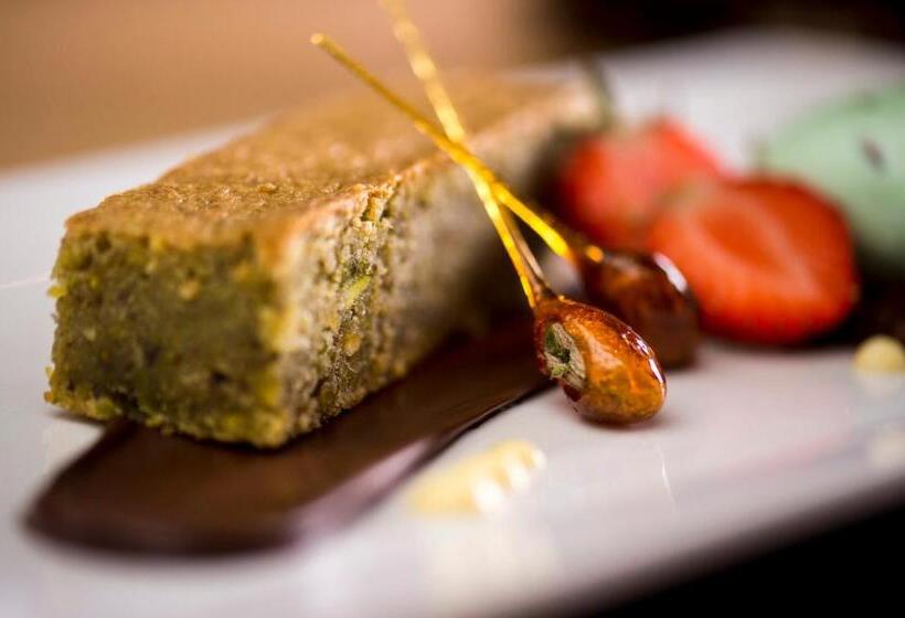 La Mon Hotel & Country Club