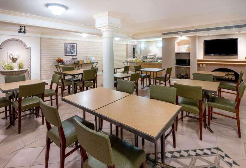 فندق La Quinta East Deerfield Beach   Boca Raton