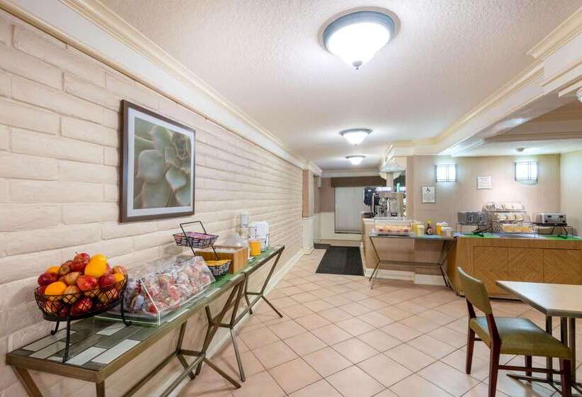 فندق La Quinta East Deerfield Beach   Boca Raton