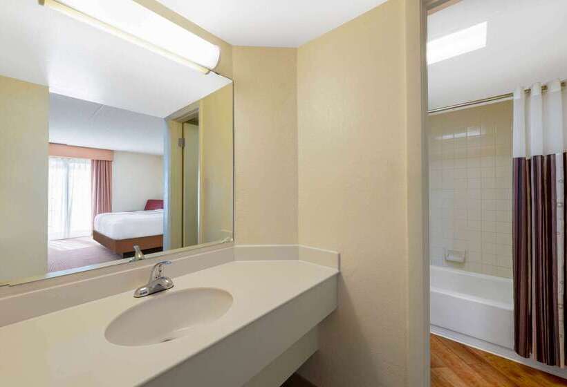 בית מלון כפרי La Quinta East Deerfield Beach   Boca Raton