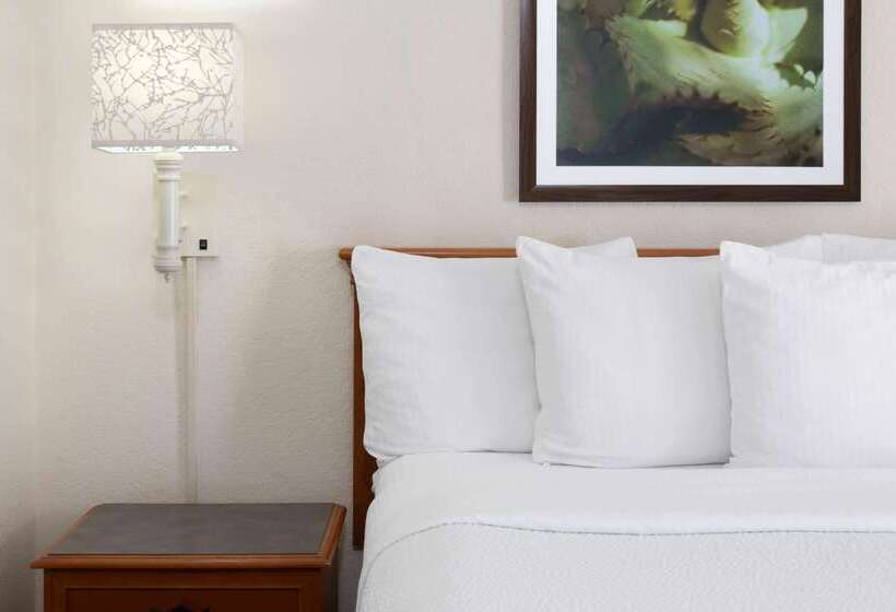 فندق La Quinta East Deerfield Beach   Boca Raton