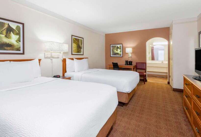 فندق La Quinta East Deerfield Beach   Boca Raton