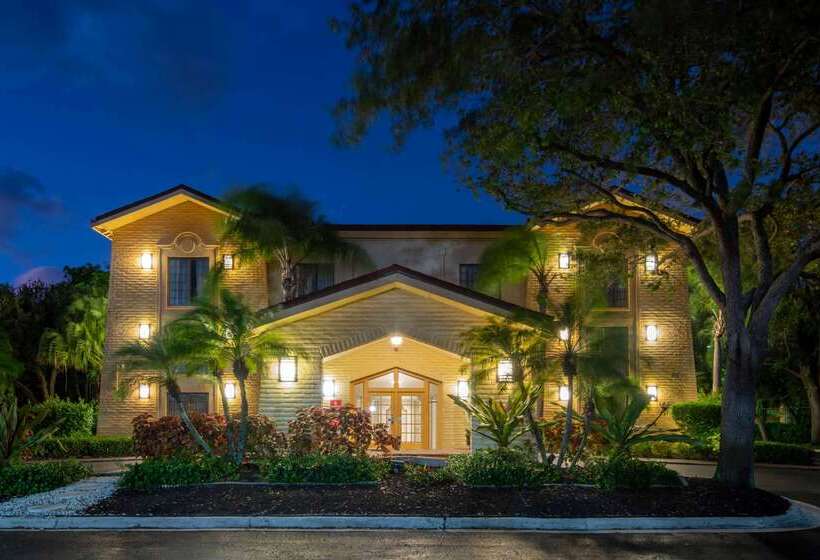 فندق La Quinta East Deerfield Beach   Boca Raton