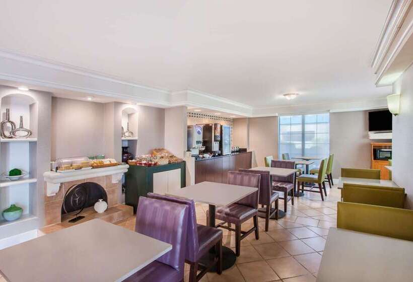 호텔 Baymont By Wyndham Fort Myers Central