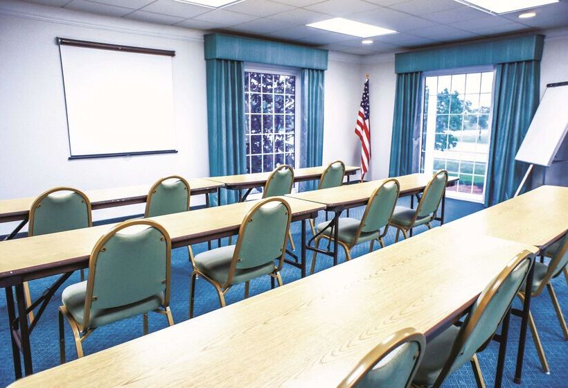 酒店 La Quinta Inn By Wyndham Moline Airport