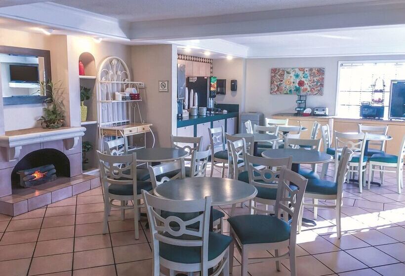 酒店 La Quinta Inn By Wyndham Moline Airport