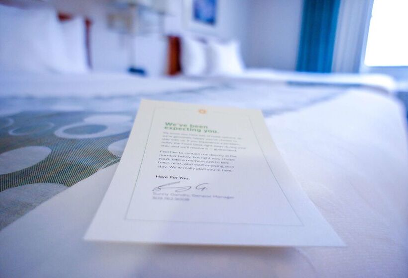 هتل La Quinta Inn By Wyndham Moline Airport