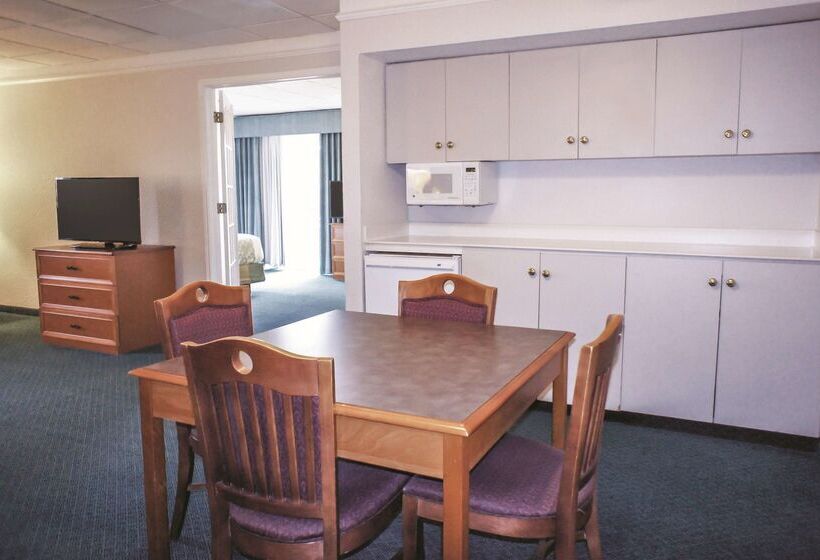 酒店 La Quinta Inn By Wyndham Moline Airport