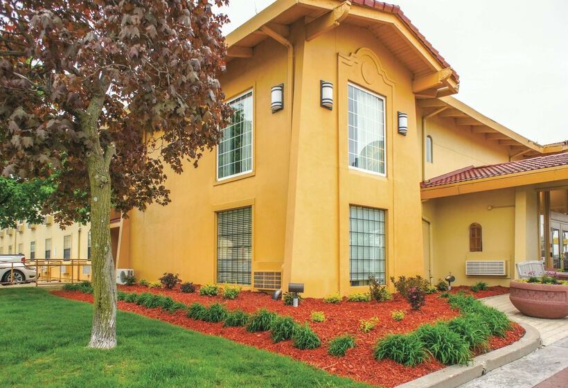 هتل La Quinta Inn By Wyndham Moline Airport