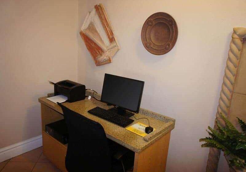 酒店 La Quinta Inn By Wyndham Moline Airport